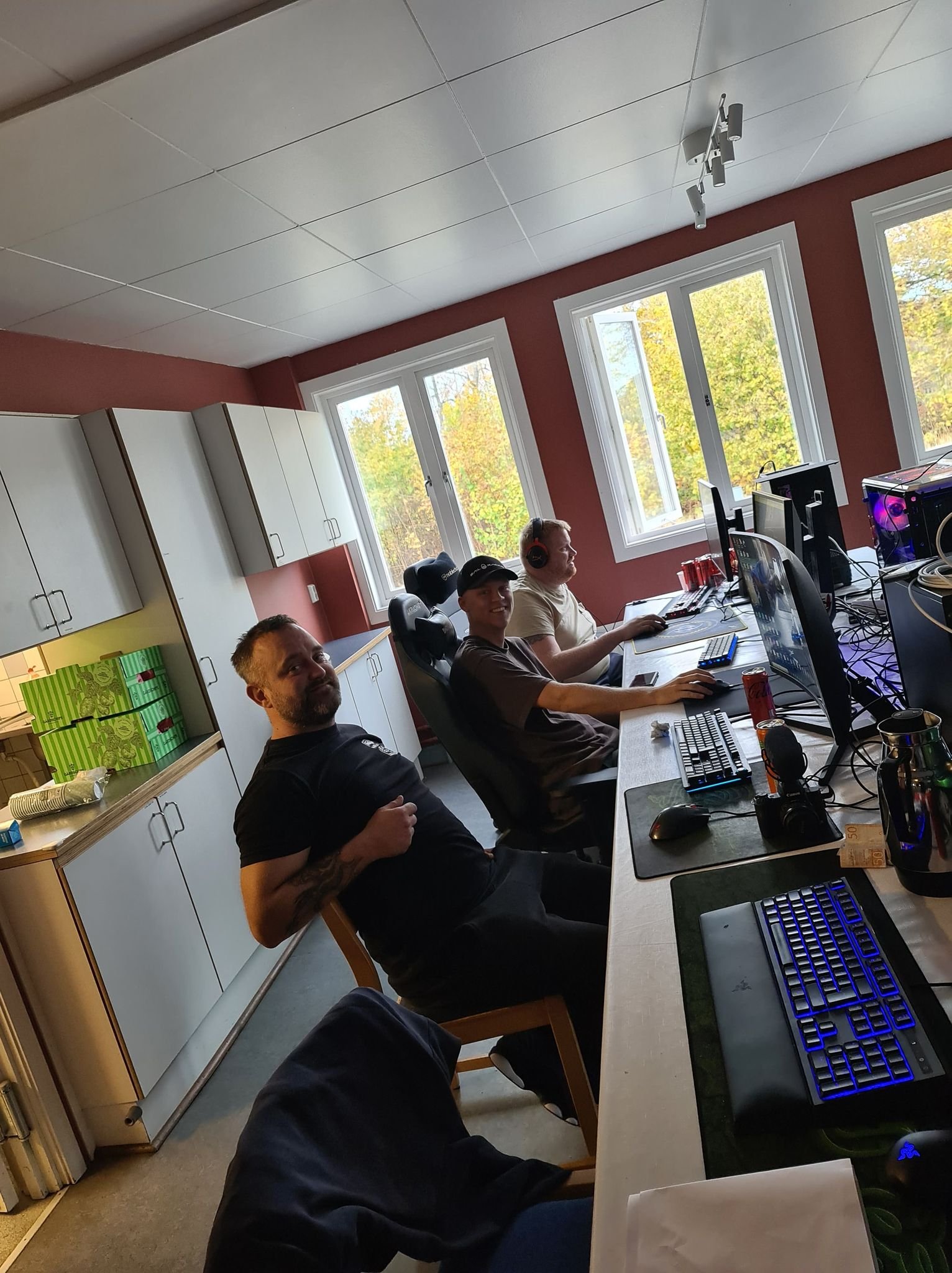 Tidigare LAN OUT LOUD med deltagare vid sina datorer