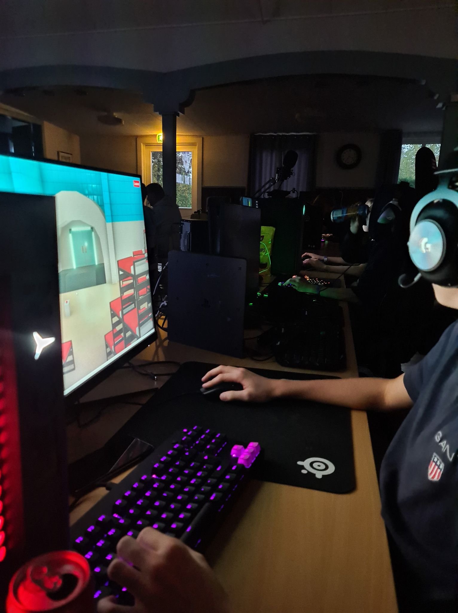 Deltagare på tidigare LAN OUT LOUD i spelmiljö